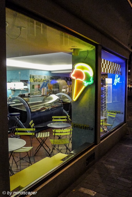 Una Gelateria Italiana - Coffee Places