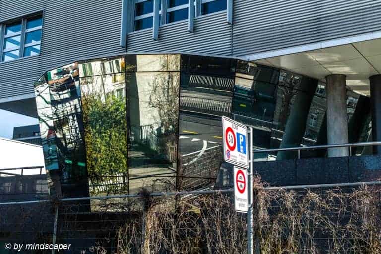 BIT - Curvy Mirrored Floor - Modern Achritecture Berne