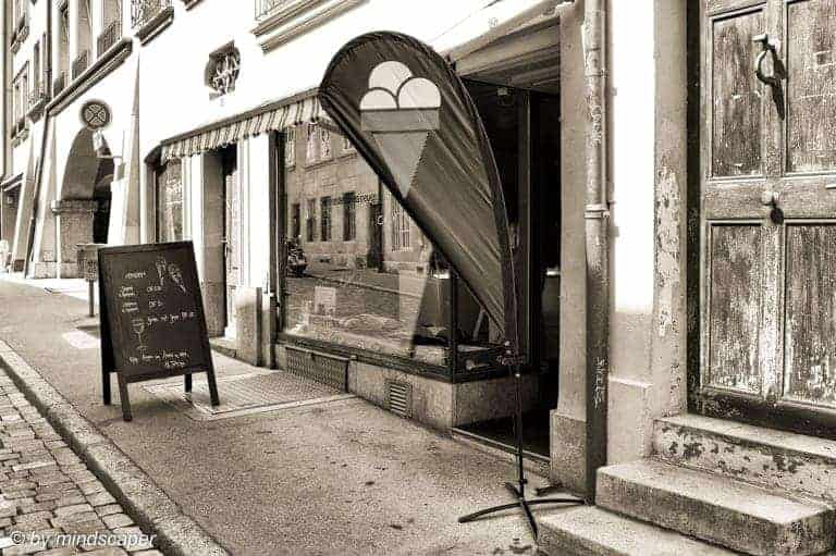 Enzen Gelateria in Black and White