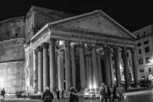 Pantheon di Notte - Roma in Bianca e Nera