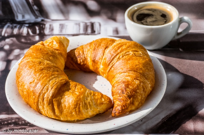 prima colazione - Caffè e croissant