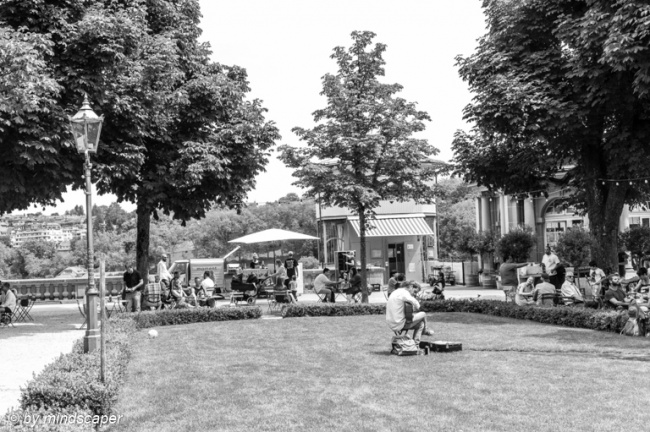 Afternoon People at Einstein Jardin