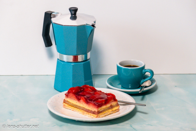 Strawberry Cake with Escpresso Turquoise